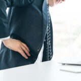 ぎっくり腰は病院と整体どっちに行くべき？適切な選び方と対処法を徹底解説