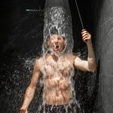 シャワーだけでは疲れが取れない原因は？効果的な疲労回復法と裏ワザ