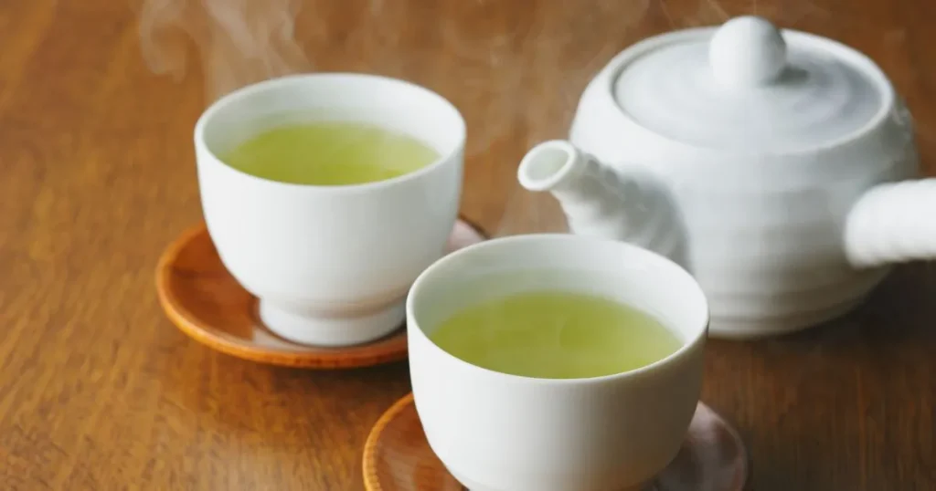 薬をお茶で飲んではいけないと言われる理由