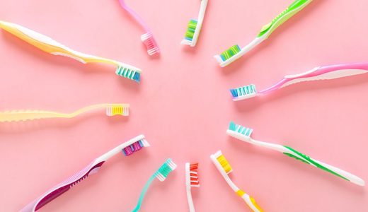 歯ブラシの適切な交換時期の目安は？見分け方や放置するリスクを解説